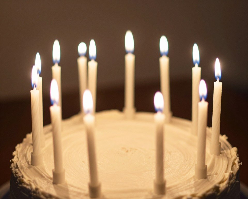 Creative candle arrangement on birthday cake