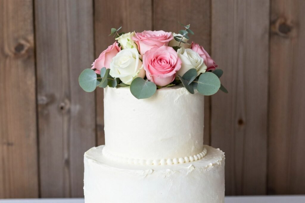aesthetic cake designs women simple with fresh flower crown decoration aesthetic cake designs women simple with fresh flower crown decoration